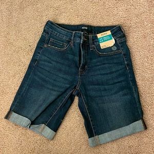I am selling shorts and pants.